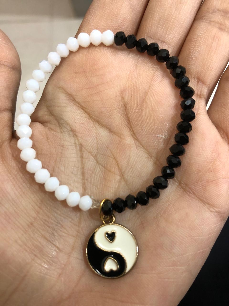 Black & white half half bracelet(for 1)